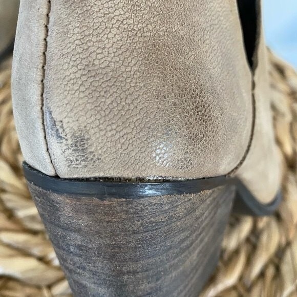 Steve Madden Adelphie Leather Distressed Ankle Booties Block Heal Slip On - Picture 12 of 12